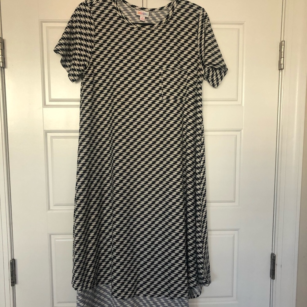 LuLaRoe Carly dress- houndstooth pattern